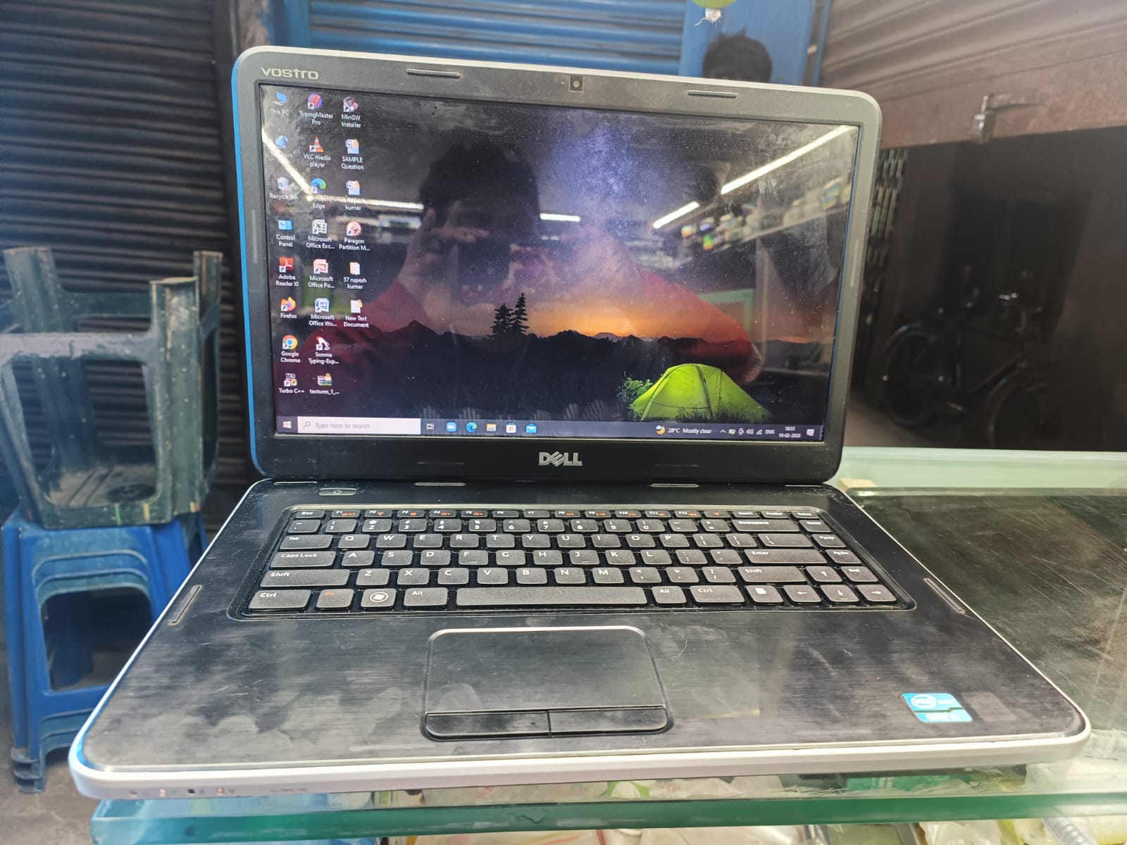 Olds Dell Laptop voostro 2520 i3/3rd Generation/6g.b/500 g.b