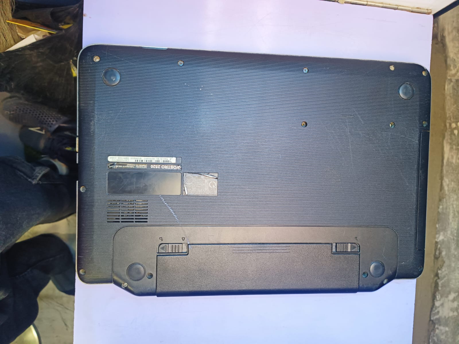 Olds Dell Laptop voostro 2520 i3/3rd Generation/6g.b/500 g.b